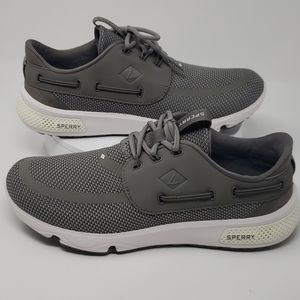 Womens Sperry Boat Shoes labeled 10M